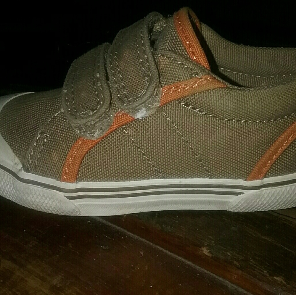 Brown toddler shoes size 6 W